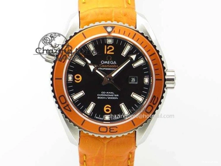 1228 Vibrant Speedmaster JHF SS Snoopy Award 45th Anniversary White Dial On Black Leather Strap 8238